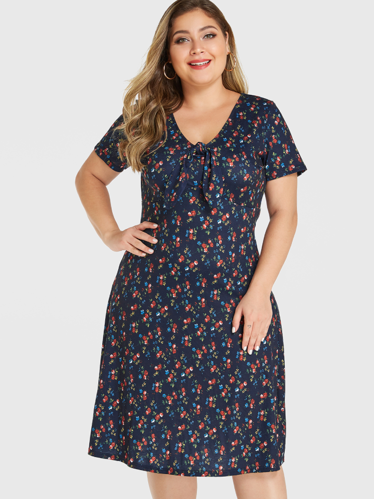 
	Floral Print V-neck Bowknot Short Sleeve Plus Size Dress