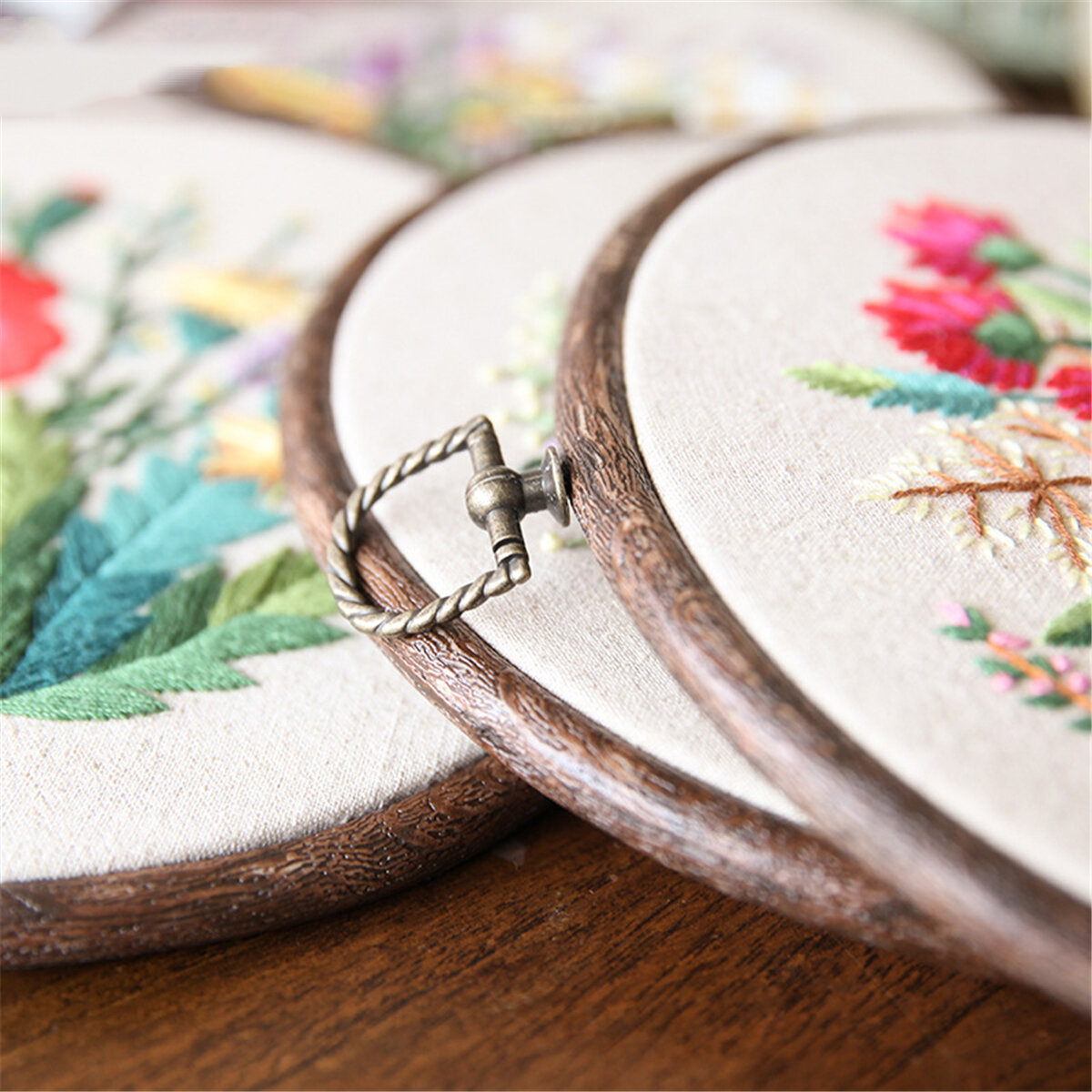 
	Embroidery Starter Kit With Pattern Stamped Embroidery Kit Including Embroidery Cloth With Pattern Bamboo Embroidery Hoop Color Threads Needle Kit