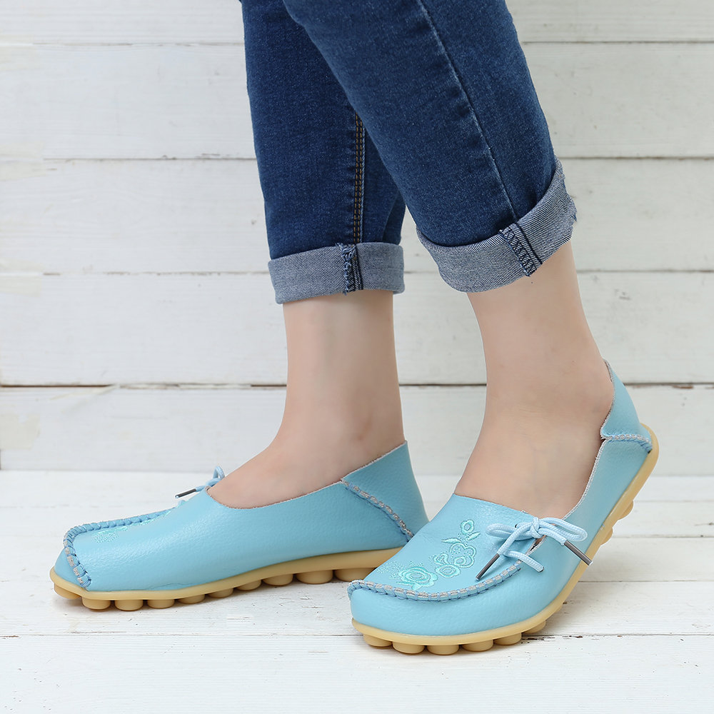 
	LOSTISY Women Large Size Floral Embroidery Stitching Soft Flats Leather Loafers