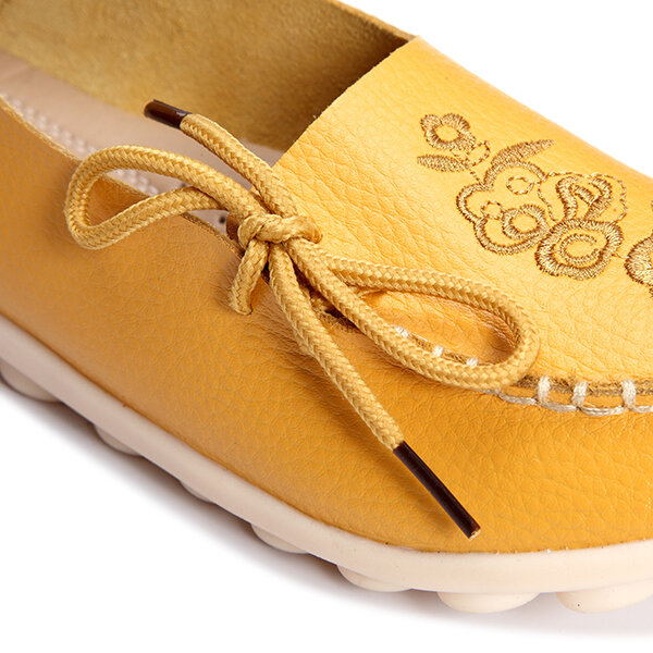 
	LOSTISY Women Large Size Floral Embroidery Stitching Soft Flats Leather Loafers